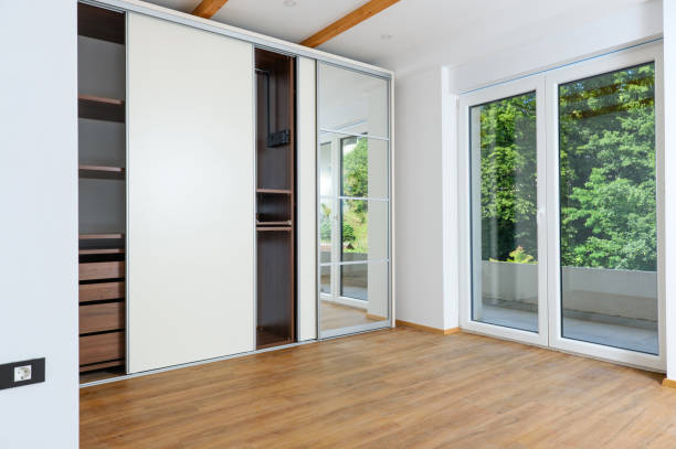Mirrored, Vinyl or Raw Gyprock - Choosing the right sliding wardrobe door